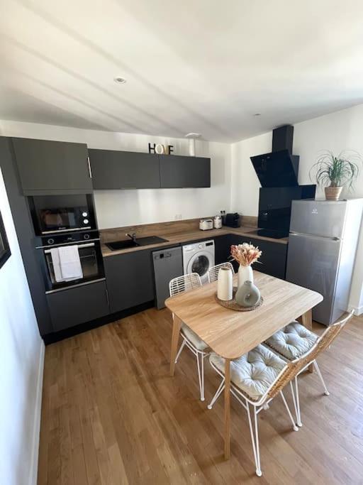 Appartement Calme Et Cosy Proche Centre Vue Chateau ヴィトレ エクステリア 写真