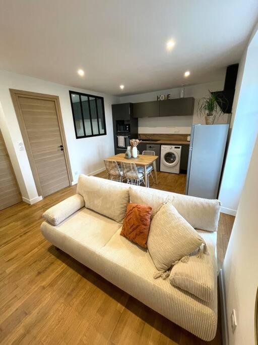 Appartement Calme Et Cosy Proche Centre Vue Chateau ヴィトレ エクステリア 写真