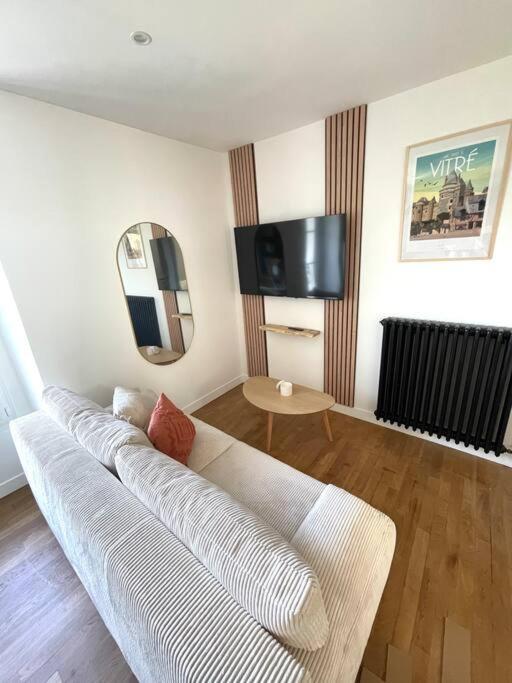Appartement Calme Et Cosy Proche Centre Vue Chateau ヴィトレ エクステリア 写真